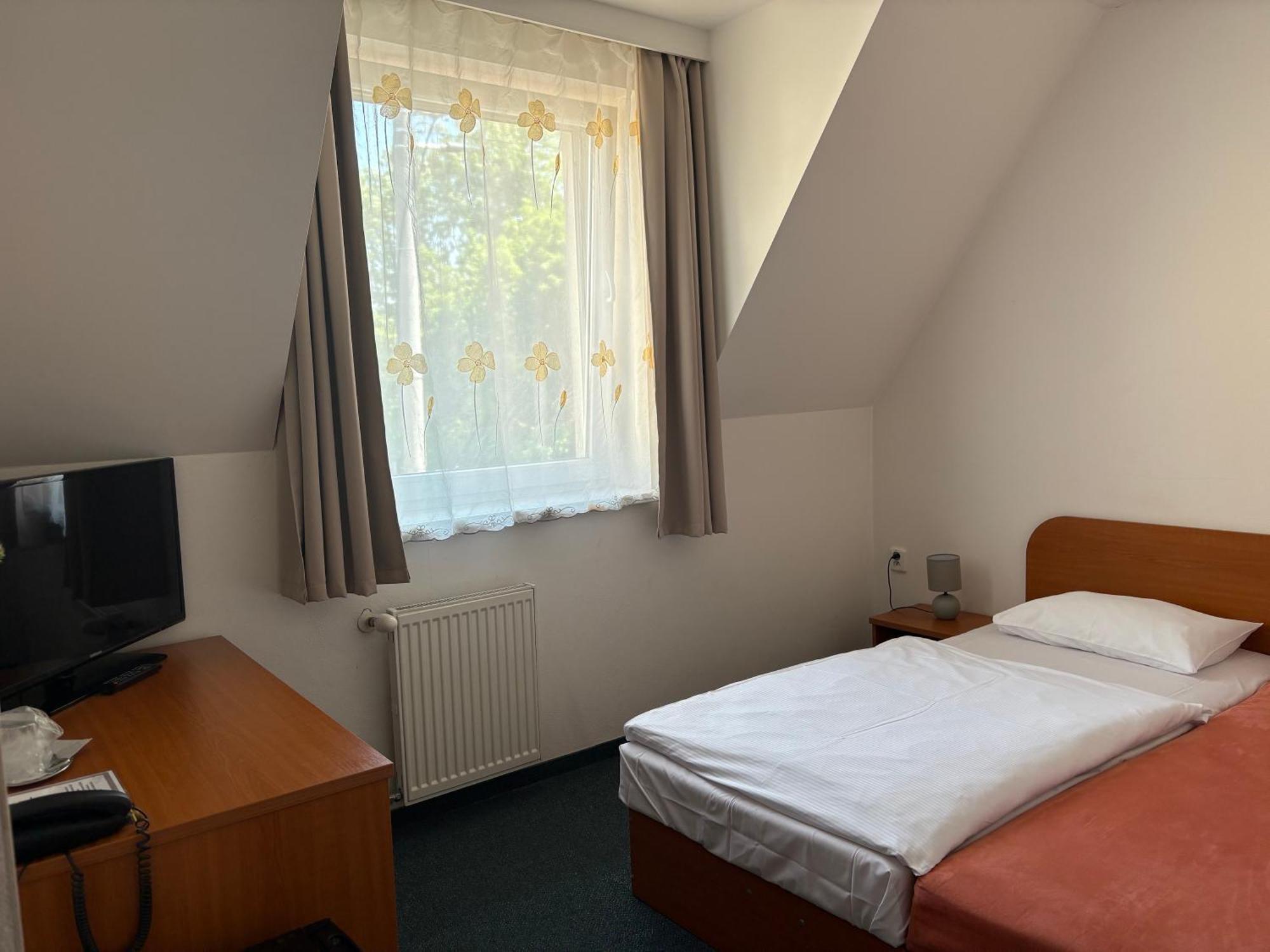 Helios Gasthof Pressburg